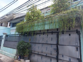 Eiffel Residence Petojo - Female Only